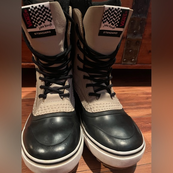 Vans Two-Tone Black and Tan Lace-Up Winter Boots main image 5